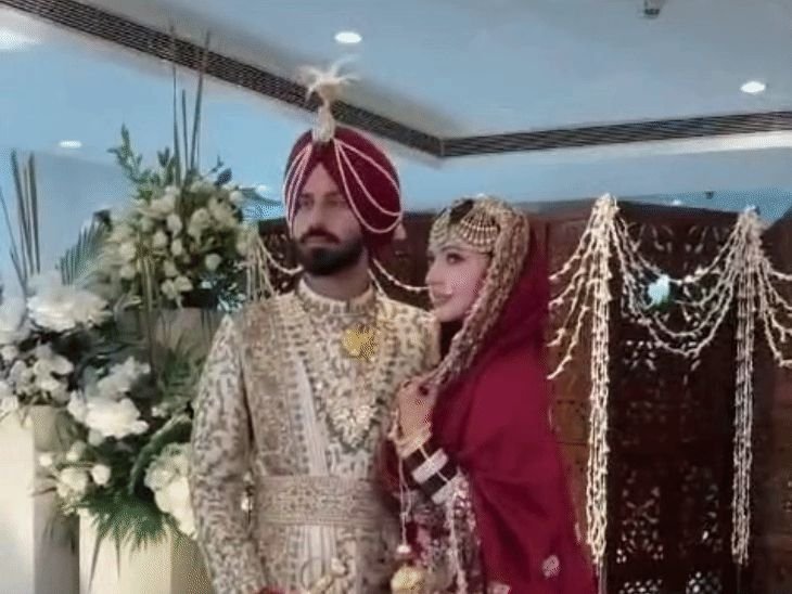 KKR चा ऑलराउंडर रमणदीपची वधू कोण?:वयाने 7 वर्षांनी मोठी, डान्सरसोबतच्या अफेअरमुळे चर्चेत राहिली; पंचकुला येथील गुरुद्वारात लग्न केले