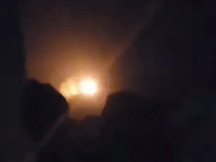 अफगाणिस्तानचा पाकिस्तानवर हल्ला:दावा- सीमेवर 15 चौक्यांवर ताबा; पाकिस्तानने 4 दिवसांपूर्वी अफगाणिस्तानमध्ये हवाई हल्ला केला होता