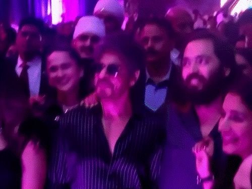 मिशिका कंबोजच्या बर्थडे पार्टीत पोहोचले सेलिब्रिटी:रणवीर सिंह-संजय दत्त एकत्र दिसले; अनंत अंबानी आणि राधिका मर्चंटसोबत दिसला शाहरुख