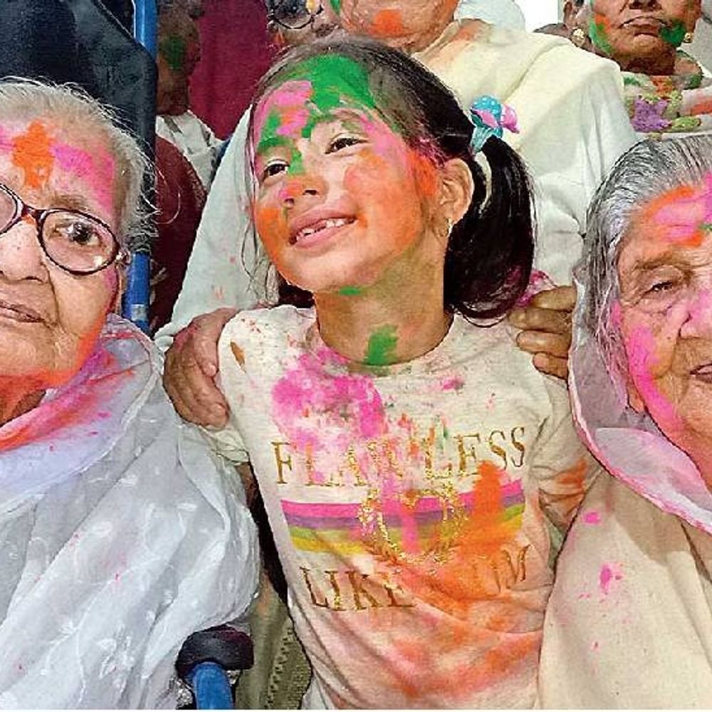 होळीने नाती रिचार्ज करा:होळीला ही 4 कामे करा, आनंदासोबत नात्यांचे रंग अधिक उजळतील