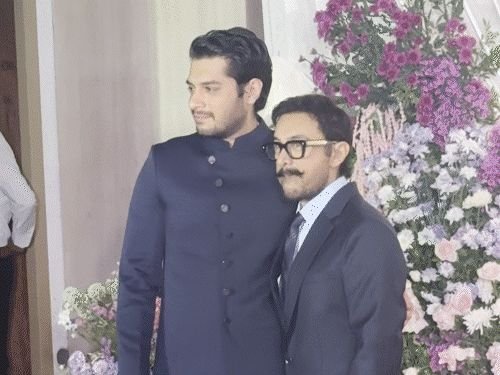 सूरज बड़जात्यांची कन्या ईशाच्या रिसेप्शनला पोहोचला सलमान:आमिर खानही दिसला, तब्बू आणि राणी मुखर्जीही कार्यक्रमात सहभागी झाले