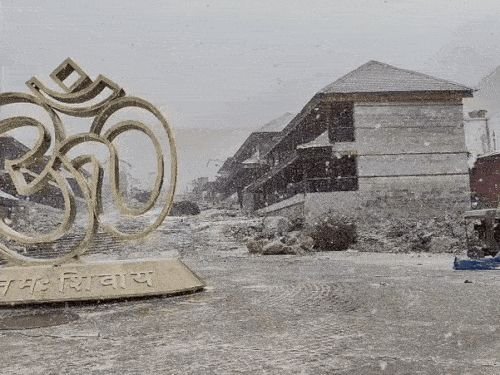 केदारनाथमध्ये हंगामातील दुसरी बर्फवृष्टी:तापमान -17 अंशांवर पोहोचले, बाबा केदारचे शहर बर्फाच्या शुभ्र चादरीत झाकले गेले