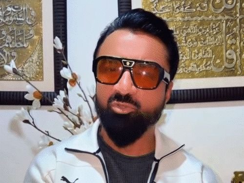 झरीन खानच्या समर्थनार्थ आला एजाज खान:पापाराझीला फटकारले, माफी मागण्यास सांगितले; अभिनेत्री म्हणाली- माझ्यासोबतही बुलिंग झाले