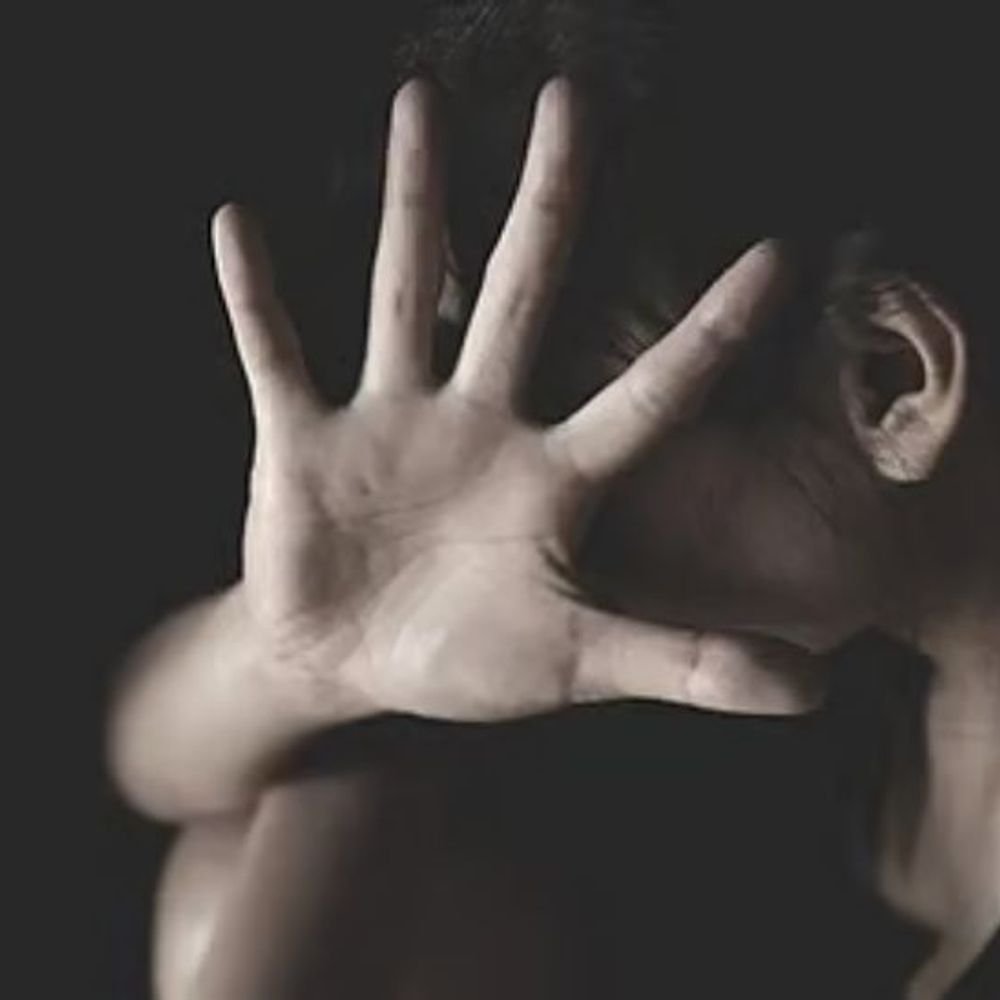 बदलापूरमध्ये चाललंय काय?:अल्पवयीन मुलीचा हात पकडत रिक्षा चालकाकडून विनयभंग, मैत्रिणीने डोळ्यात माती फेकत केली सुटका