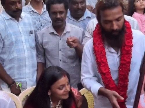 मोनालिसा की फरमान, कोणी आधी प्रपोज केले?:दोन्ही कुटुंबांचा नात्याला विरोध; फोटो फ्रेमवर राजकारण; पाहा व्हिडिओ