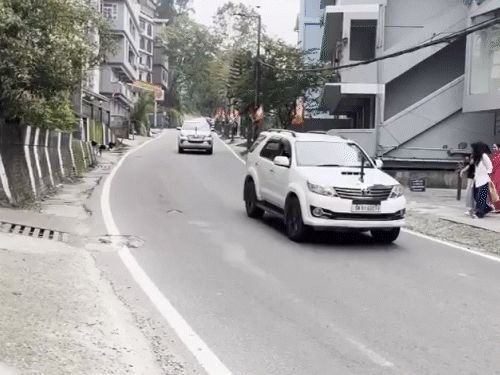 PM मोदींचा आजपासून 2 दिवसांचा सिक्कीम दौरा:₹4000 कोटींच्या प्रकल्पांची पायाभरणी; राज्याच्या 50 व्या स्थापना दिनाच्या समारंभात सहभागी होणार