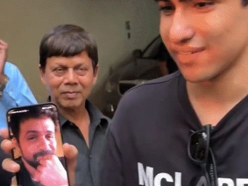 इम्रान हाश्मीच्या घराबाहेर जमा झाले चाहते:वाढदिवसाच्या दिवशी अभिनेता मुंबईत नव्हता; मुलाने व्हिडिओ कॉलद्वारे बोलणे करून दिले