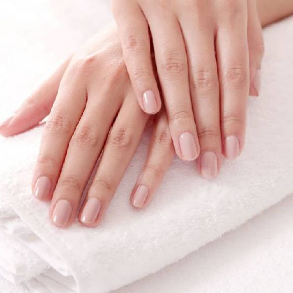 हँड शेमिंगची नवीन भीती:चेहऱ्यावरील सुरकुत्यांमुळे नाही, हाताने उघडतेय वयाचे रहस्य; ब्युटी मार्केटमध्ये 'फॅट ट्रान्सप्लांट'ची स्पर्धा वाढली