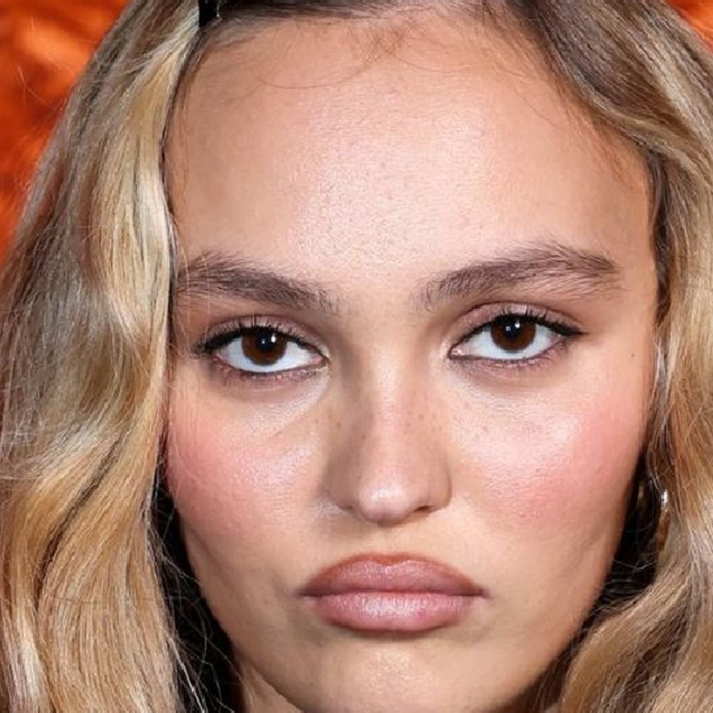 जेन-झी पाउट, पोज देण्याची नवीन शैली:सेल्फी ट्रेंड रेचल सेनोट, लिली-रोज डेप, एरियाना ग्रीनब्लाट यांच्या पोस्टर गर्ल