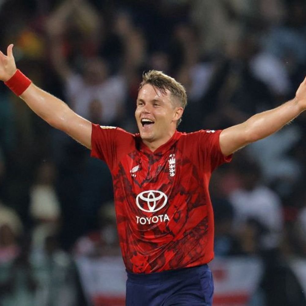 सॅम करन टी-20i मध्ये हॅटट्रिक घेणारा दुसरा इंग्लिश क्रिकेटपटू:इंग्लंडने पहिल्या सामन्यात श्रीलंकेला हरवले, मालिकेत 1-0 ची आघाडी घेतली