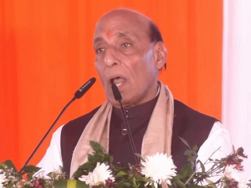 राजनाथ म्हणाले- पर्वताचे पाणी-तारुण्य येथेच कामाला यायला हवे:उत्तराखंडचे मुख्यमंत्री सामान्य नाहीत, तर धुरंधर आहेत; धामींनी संरक्षणमंत्र्यांना अजातशत्रू म्हटले