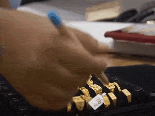 चांदी ₹4 हजारने वाढून ₹2.37 लाखांवर पोहोचली:सोने ₹98 ने महाग होऊन ₹1.52 लाख झाले, आपल्या शहरातील सोन्याचे दर पाहा