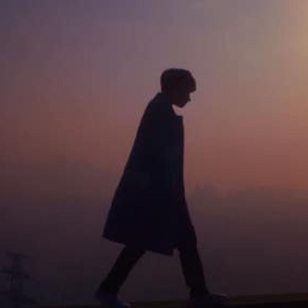 मानसशास्त्रज्ञांचा दावा- एकटेपणा नेहमीच कमजोरी नाही:जवळचे मित्र नसण्याचेही फायदे; यामुळे आत्मविश्वास वाढतो, नेहमी समजूतदार दिसण्याचा दबाव नसतो