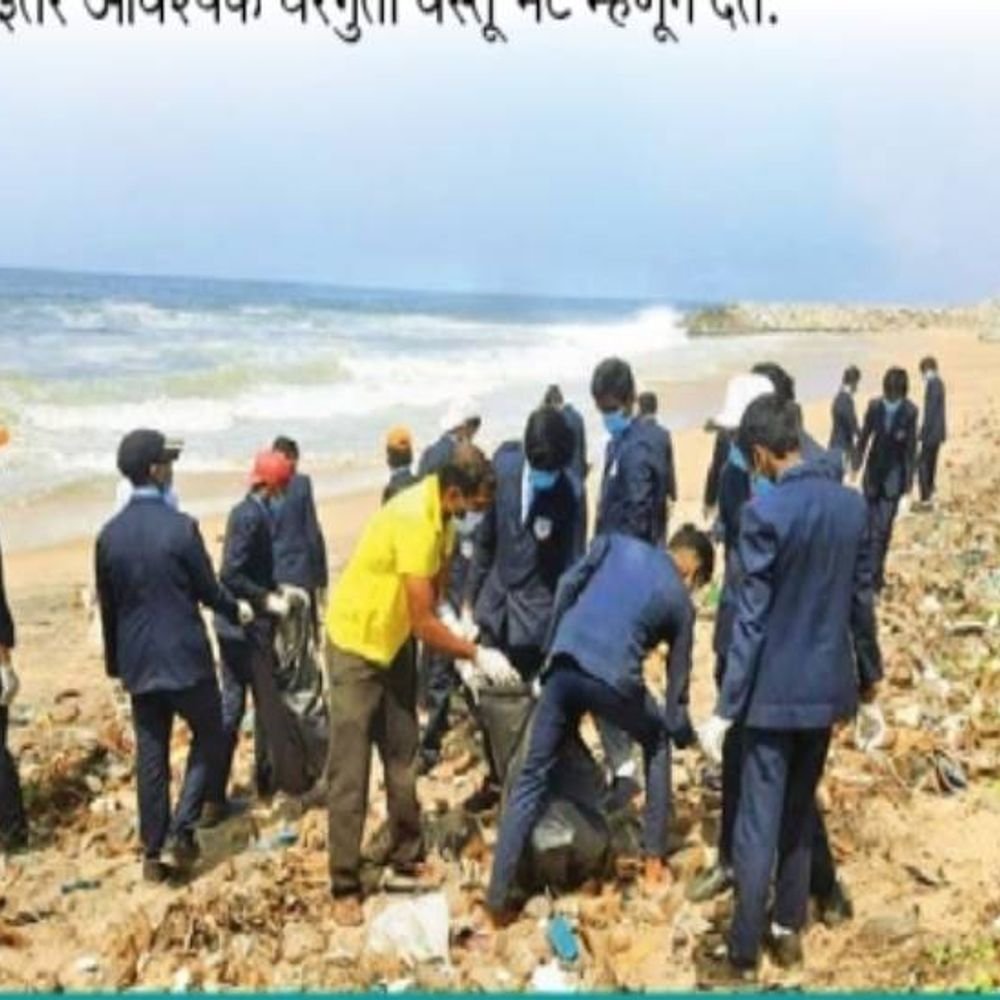 मच्छीमारांच्या मुलांनी 48 गावे केली प्लास्टिकमुक्त, 6 बीचचीही स्वच्छता:तामिळनाडूत कन्याकुमारीच्या 1350 विद्यार्थ्यांची सागरी स्वच्छता
