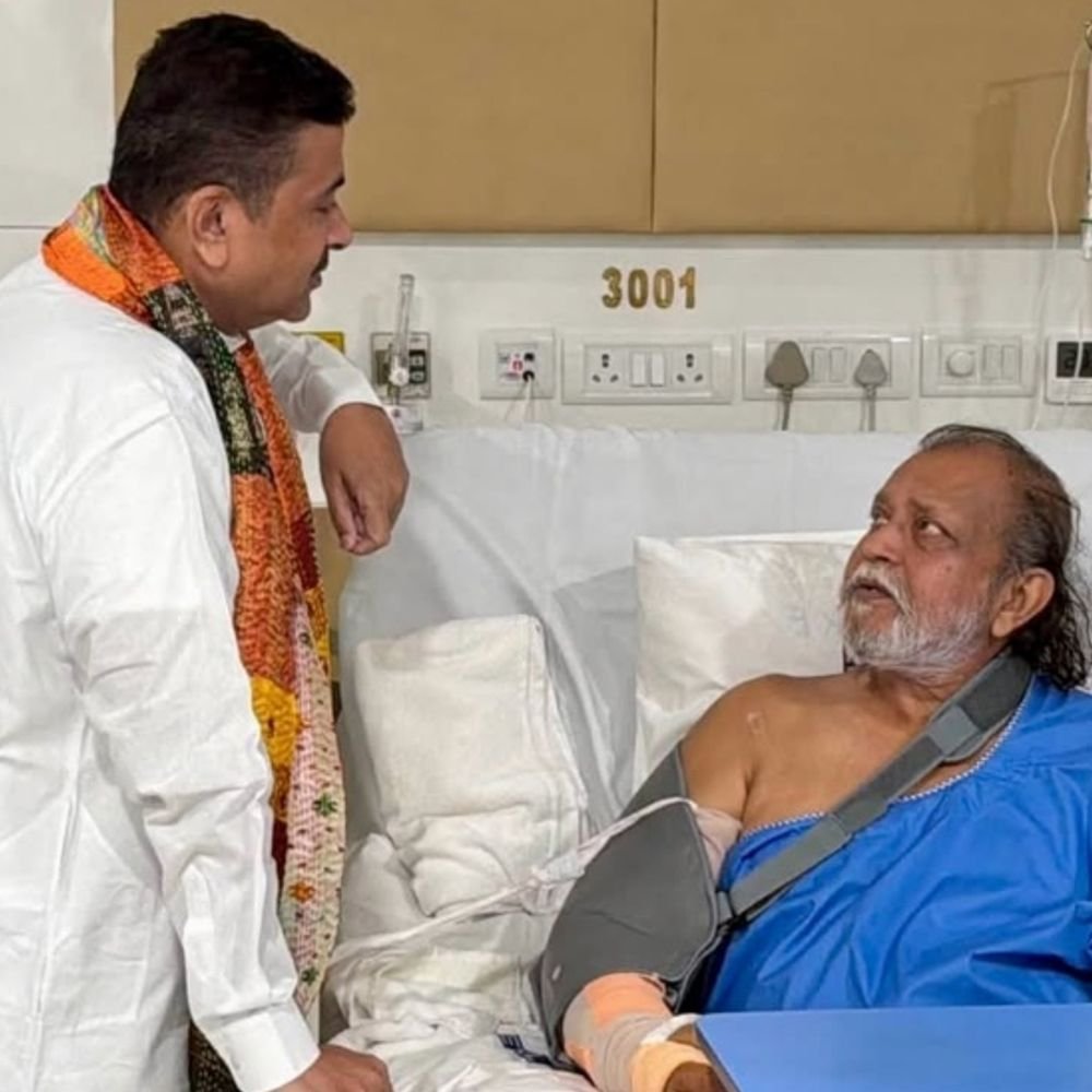 मिथुन चक्रवर्ती यांची शस्त्रक्रिया झाली:हातात बसवलेली प्लेट काढण्यात आली, मुख्यमंत्री सुवेंदू यांनी रुग्णालयात जाऊन विचारपूस केली