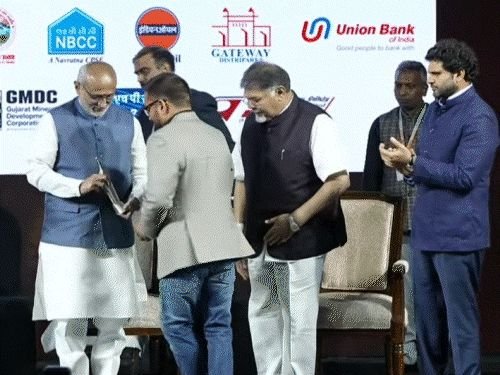 दैनिक भास्करच्या 2 पत्रकारांना रामनाथ गोयंका पुरस्कार:बांगलादेशी अवयव तस्करांचे रॅकेट, बाल तस्करी नेटवर्क उघड केले होते