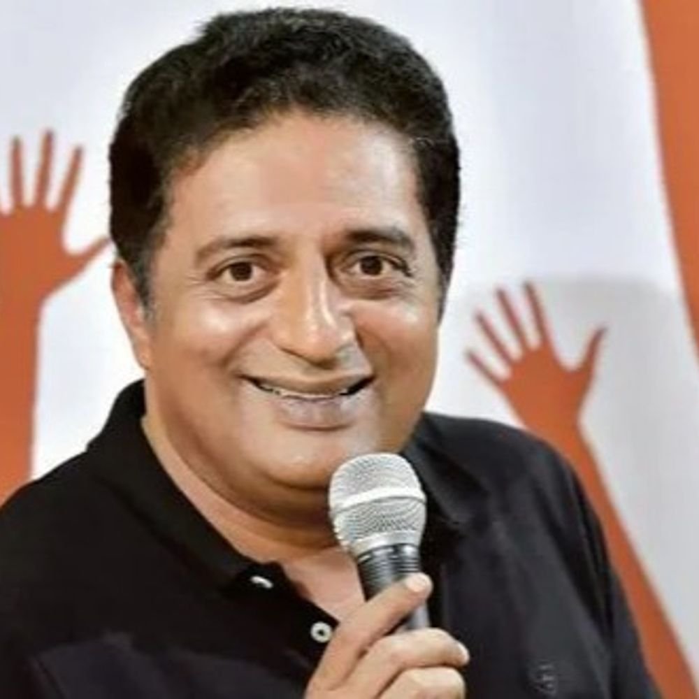 प्रकाश राज यांच्यावर अटकेची टांगती तलवार?:बंगळुरू न्यायालयाने अजामीनपात्र वॉरंट जारी केले; अनेक राज्यांमध्ये मतदार ओळखपत्र ठेवल्याचा आरोप