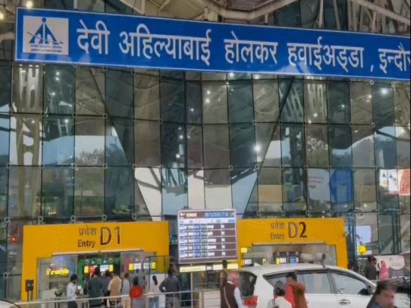 इस्रायल-इराण युद्ध, मध्य प्रदेशचे 100 हून अधिक लोक दुबईत अडकले:इंदूरचे माजी आमदार, उद्योगपती व बिल्डरही सामील; एअर इंडियाचे विमान आजही रद्द