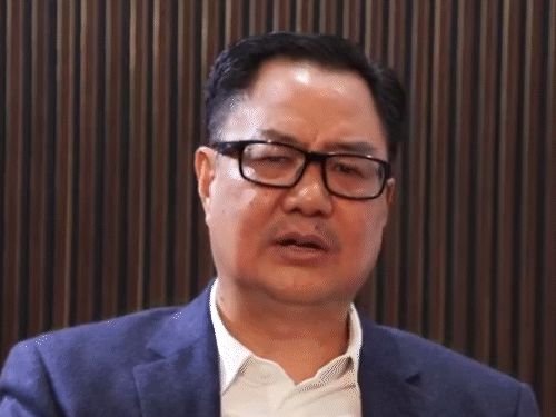 रिजिजू म्हणाले- राहुल देशाच्या सुरक्षेसाठी धोका:ते नक्षलवादी-उग्रवाद्यांना भेटतात; काँग्रेसचे काम फक्त संसदेत गोंधळ घालणे