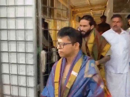 तिरुपतीला पोहोचले RCB चे खेळाडू:रजत पाटीदार आणि जितेश शर्मा नतमस्तक; उद्या चेन्नईशी मोठी लढत होणार