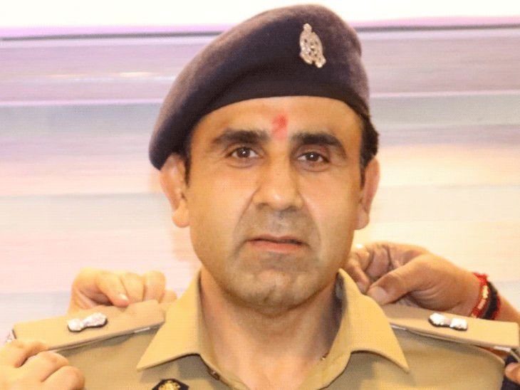 राजपालला यूपी पोलीस एएसपी अनुज चौधरी यांची मदत:पगारातून दिले 51 हजार, म्हणाले - वेळ कोणाचीही वाईट येऊ शकते