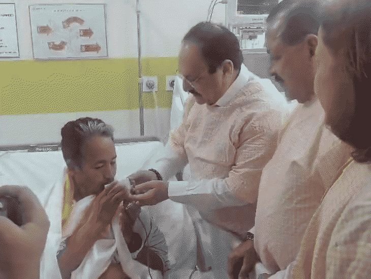 सोनम वांगचुक यांनी 27 व्या दिवशी उपोषण सोडले:मंत्री नड्डा मध्यरात्री 12.30 वा. मेदांतात, ज्यूस पाजला; CJP समर्थकांनी बॅरिकेड्स तोडले, आंदोलन सुरूच