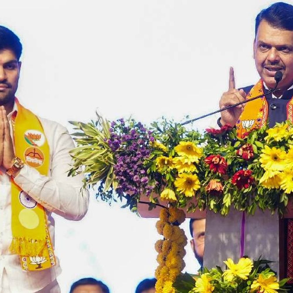 तीन वाक्यांत बदललं समीकरण:एक फोन कारणीभूत ठरल्याचे जाहीर सभेत सांगितले; राहुरी पोटनिवडणुकीत मोठा ट्विस्ट