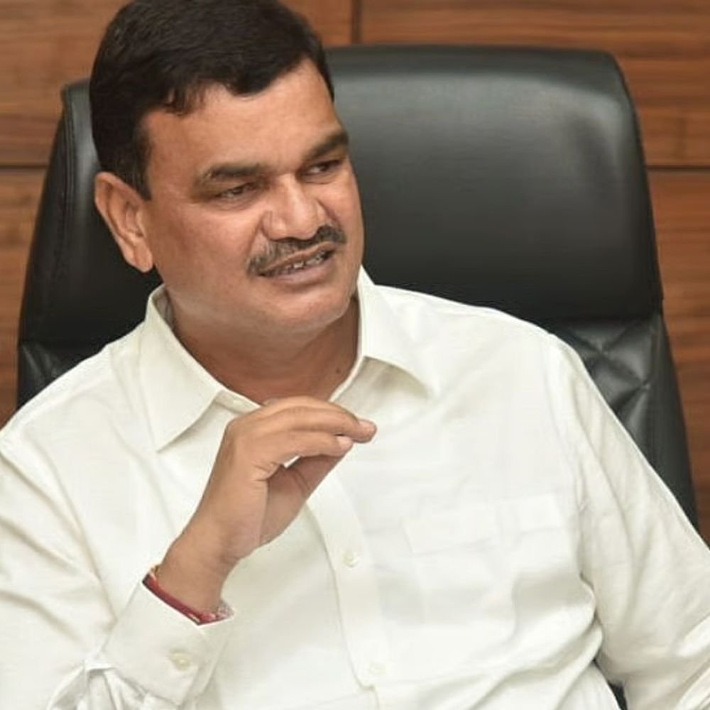 इराण-इस्रायल युद्धाचा राज्याच्या शेतीला फटका:निर्यात ठप्प, युरियाच्या साठ्याबाबत कृषीमंत्री दत्तात्रय भरणे यांनी व्यक्त केली चिंता