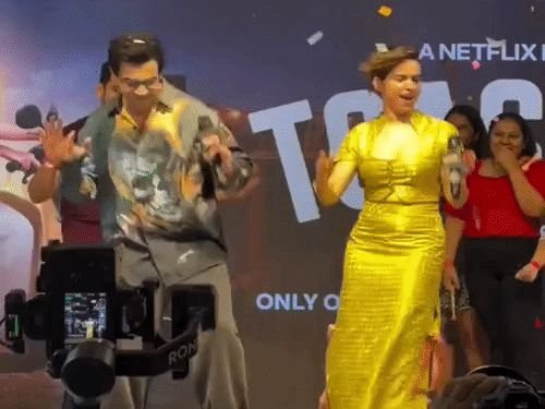 गुरुग्राममध्ये अँबियन्स मॉलमध्ये पोहोचला अभिनेता राजकुमार राव:चित्रपट टोस्टरची सह-अभिनेत्री सानियासोबत परफॉर्मन्स, चाहत्यांसोबत सेल्फी घेतली