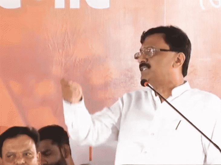 तुमचा खासदार 50 कोटींना विकला गेला; मोदींचे बूट चाटायला गेला!:यवतमाळच्या सभेतून संजय राऊतांचा बंडखोरांवर कठोर प्रहार