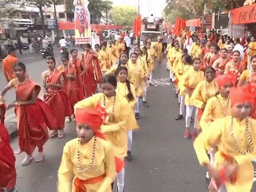 देशभरात नवरात्री उत्सव- देवी मंदिरांमध्ये गर्दी; 6 फोटो:महाराष्ट्रामध्ये गुढीपाडव्याचा उत्साह; मोदींनी हिंदू नववर्षाच्या 9 प्रकारच्या शुभेच्छा पोस्ट केल्या