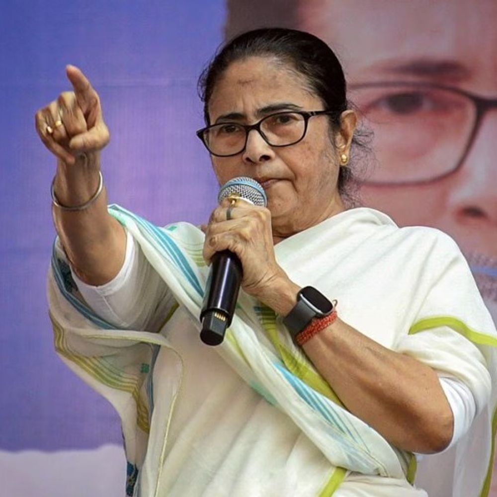 निशाणा:बंगालमध्ये भाजप सर्वात मोठा घुसखोर- ममता, मतदानापूर्वी वाक्‌युद्ध तीव्र