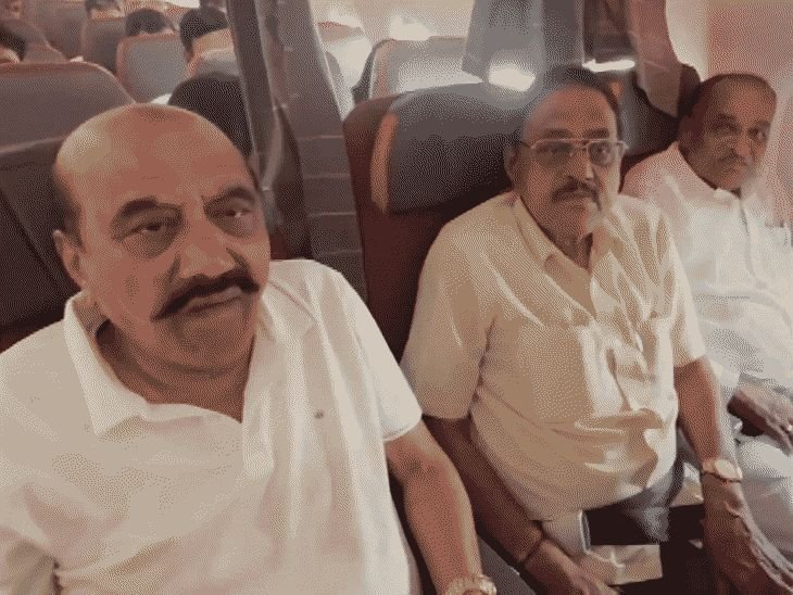 कर्नाटक काँग्रेसचे 30 आमदार दिल्लीत पोहोचले:मंत्रिमंडळात फेरबदलाची मागणी; पहिल्यांदाच निवडून आलेल्या 38 आमदारांनीही 5 मंत्रिपदे मागितली