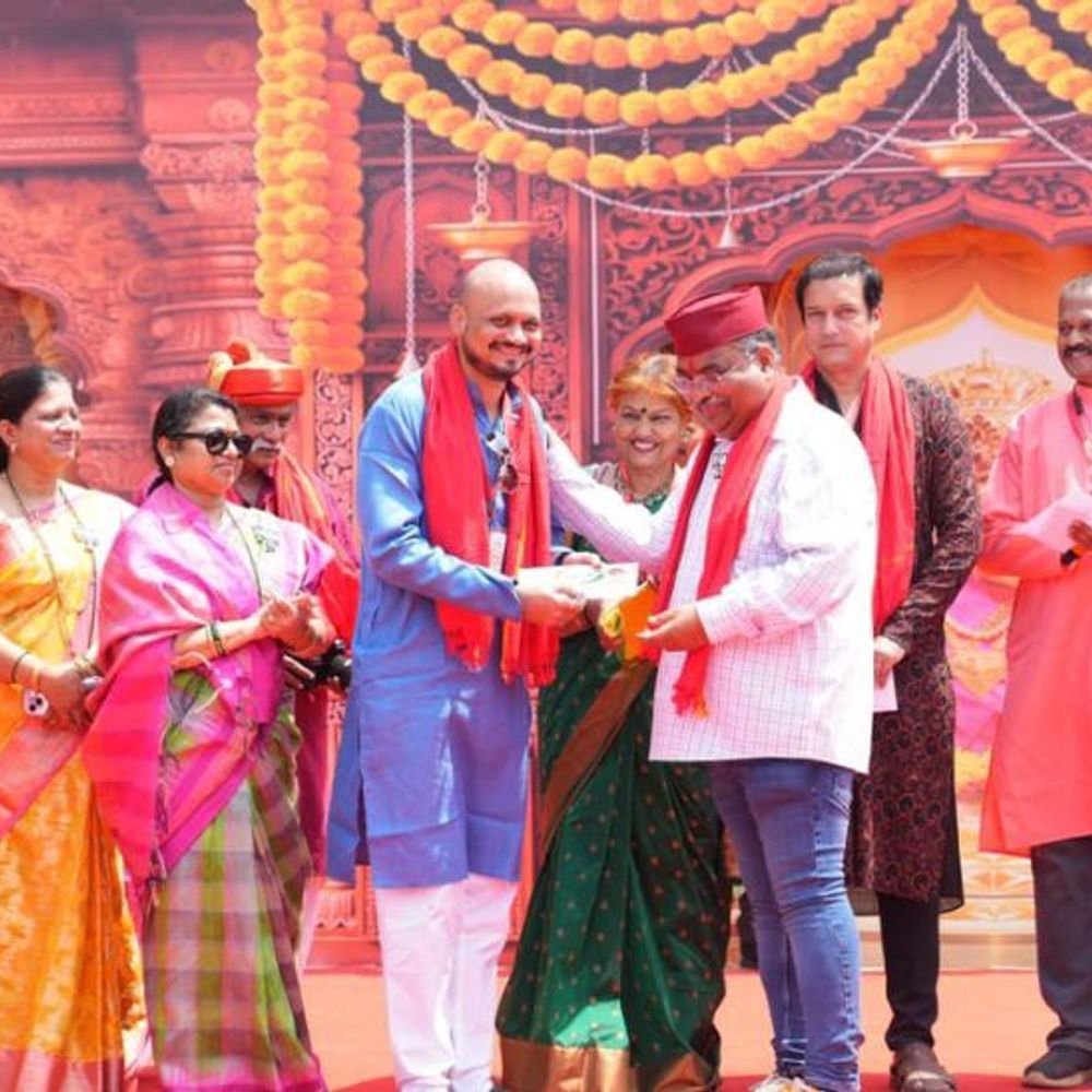 डोंबिवलीत सांस्कृतिक वैभवाचा डौल:नेहरू मैदानात उभारली 150 फुटी महाकाय गुढी! स्वागतयात्रेने वेधले साऱ्यांचे लक्ष