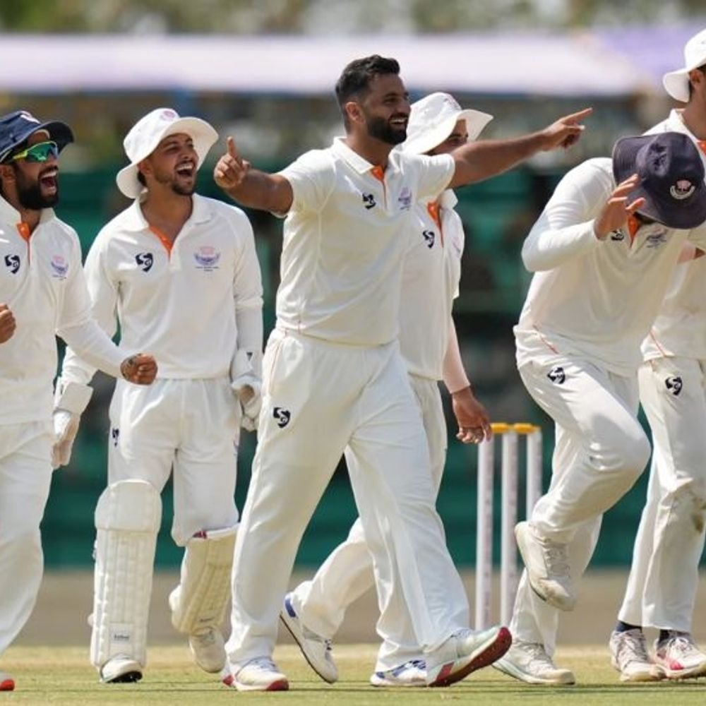 रणजी ट्रॉफी- कर्नाटक पहिल्या डावात 293 धावांवर सर्वबाद:जम्मू-काश्मीरला 291 धावांची आघाडी, आकिब नबीने 5 बळी घेतले