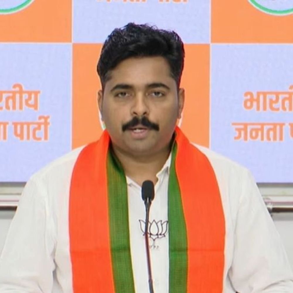 उबाठा' गट म्हणजे काँग्रेसचे अंतर्वस्त्र:महिला अत्याचारावर बोलण्याचा राऊतांना अधिकार नाही, गुन्हेगारांना 'देवाभाऊ' सोडणार नाहीत- नवनाथ बन