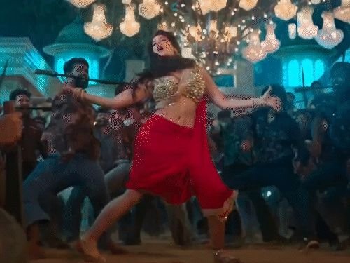 नोरा फतेहीविरुद्ध यूपीमध्ये फतवा:शाही मुफ्ती म्हणाले- 'सरके चुनर' गाणे अश्लील; अभिनेत्रीला कठोर शिक्षा मिळेल