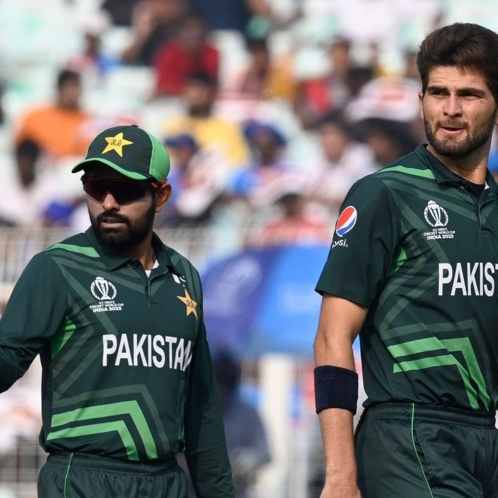भारताकडून हरल्यानंतर बाबर-शाहीनला बाहेर केले जाऊ शकते:पीसीबी प्रमुख स्टेडियम सोडून निघून गेले होते, बाबर फक्त 5 धावाच करू शकला