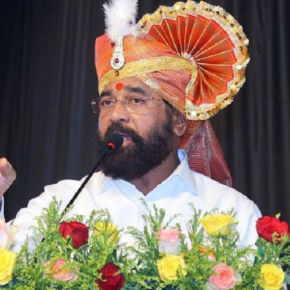 धाराशिवला शिंदेंच्या दौऱ्यापूर्वी शिवसैनिक स्थानबद्ध; भाजप कार्यकर्त्यांनी केले स्वागत:गोंधळाच्या शक्यतेने शिवसैनिकांना रोखले, विमानतळावर राडा