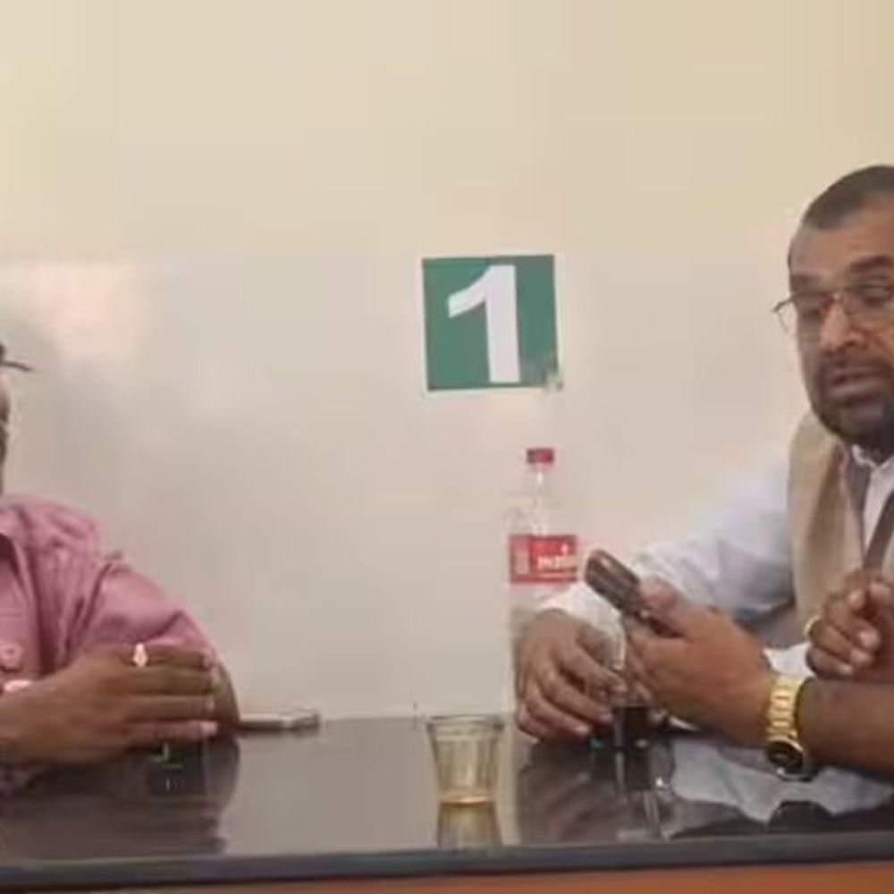 राजू शेट्टी आणि सदाभाऊ खोत पुन्हा एकत्र?:एकाच हॉटेलमध्ये अन् एकाच टेबलवर बसून घेतला चहाचा आस्वाद; अनेकांच्या भुवया उंचावल्या