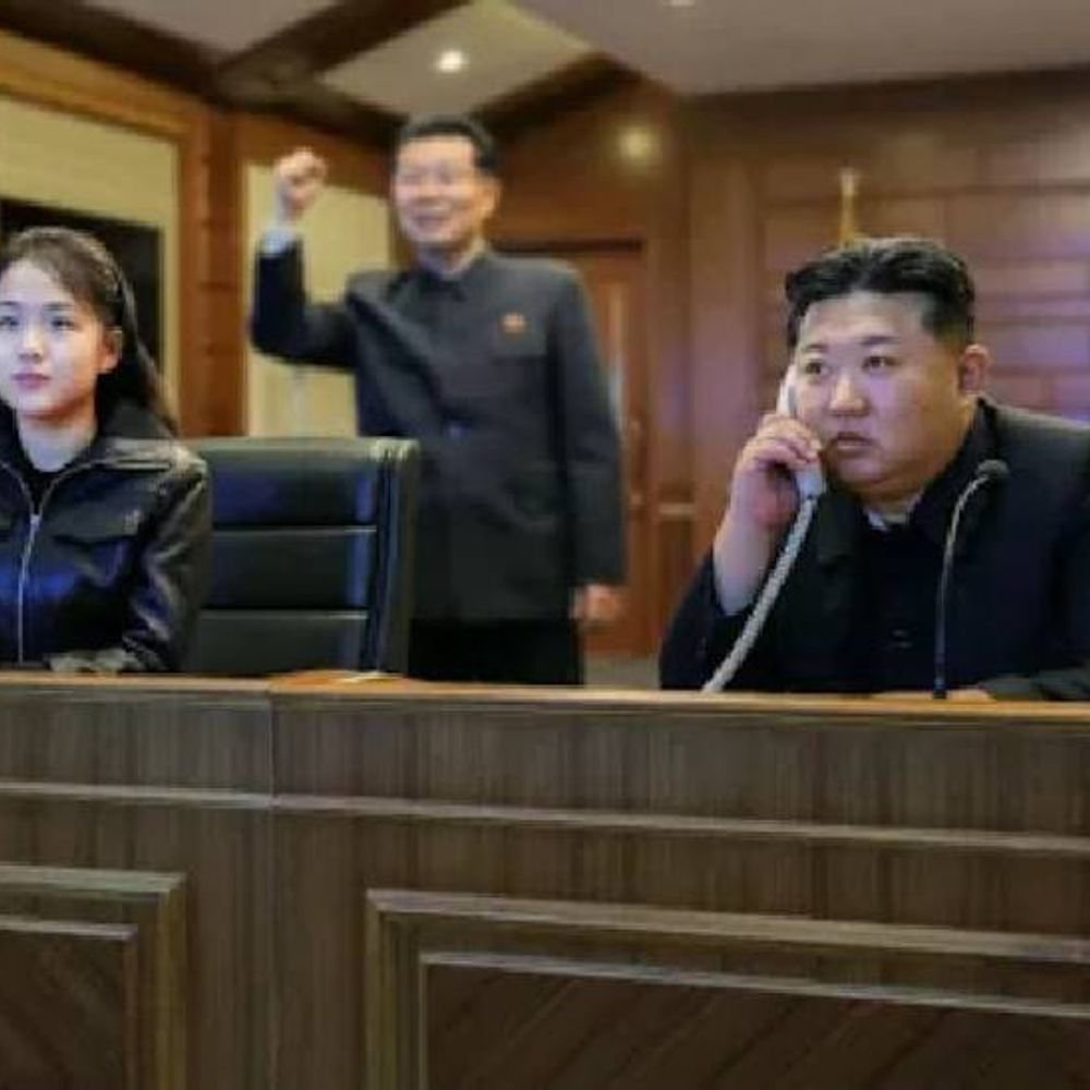 उत्तर कोरियामध्ये क्रूझ क्षेपणास्त्र चाचणी:किम जोंग उनने मुलीसोबत पाहिले फायरिंग