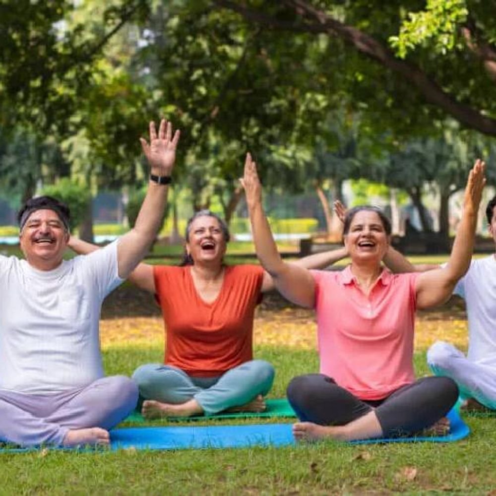 चालणे-व्यायामाप्रमाणेच फायदेशीर आहे हसणे:संशोधन सांगते की, 15 मिनिटे खळखळून हसणे एक हजार पावले चालण्यासारखे आहे