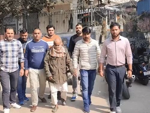 दिल्लीत तिघांच्या हत्या प्रकरणात तांत्रिकला अटक:धनवर्षावाच्या नावाखाली विषारी लाडू खाऊ घातले; यापूर्वी यूपी-राजस्थानमध्येही 2 खून प्रकरणे