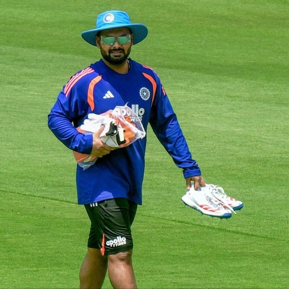 पंतने उत्तराखंडमध्ये जमीन खरेदीसाठी मदत मागितली:तीन वर्षांपासून शोध, धामींना सांगितले- भेट नाही, सरकारकडून विकत घेऊन पहिले घर बांधेन