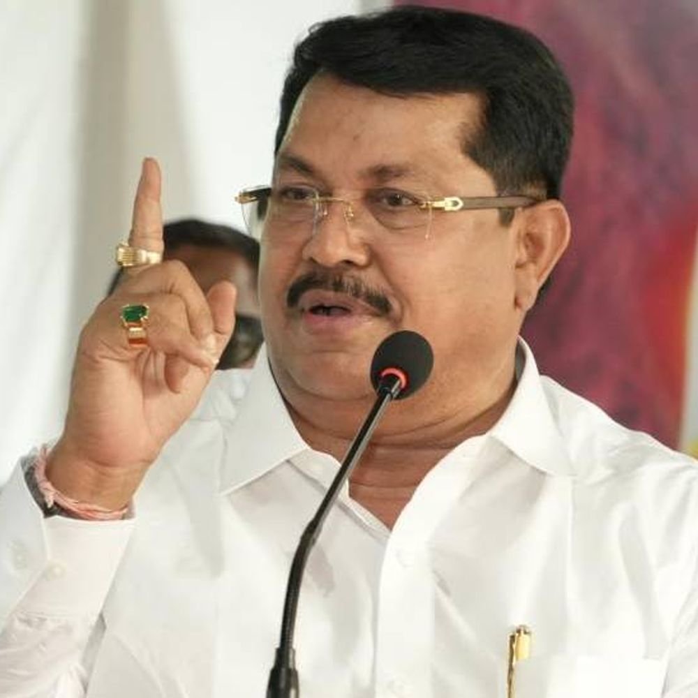 नवनीत राणा म्हणजे जातीय विष पेरणारी 'विषवल्ली:राणा अन् बोंडे यांच्यावर गुन्हे दाखल करा, महिलांच्या अत्याचारात जात-धर्म येतोच कुठे?- विजय वडेट्टीवार