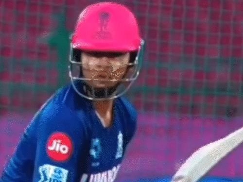 वैभव सूर्यवंशी बनला षटकारांचा सुपर किंग:8 सामन्यांमध्ये 32 षटकार मारून अव्वल स्थानी; पॅट कमिन्स चाहता झाला, म्हणाला- तो माझा नवीन आवडता खेळाडू