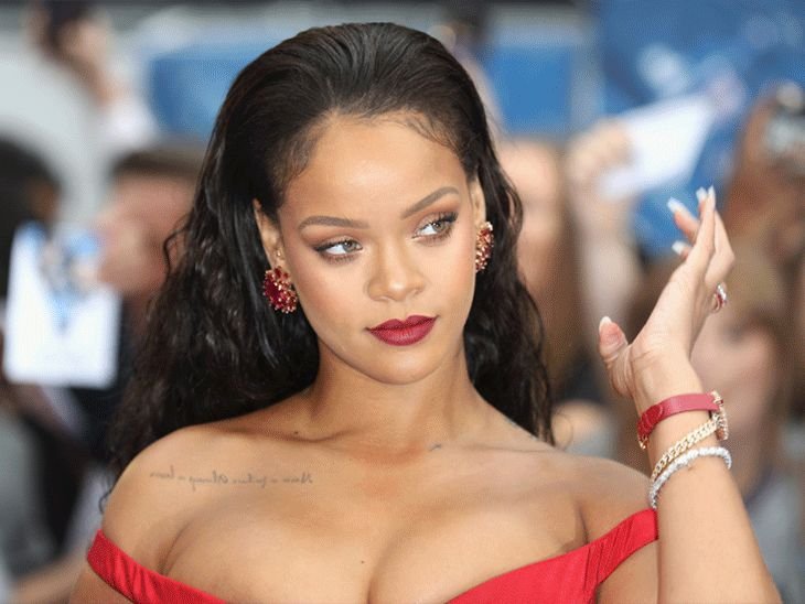 पॉप गायिका रिहानाच्या घरावर गोळीबार:बेवर्ली हिल्स येथील घरावर महिलेने १० गोळ्या झाडल्या, घरात उपस्थित असलेली गायिका सुरक्षित