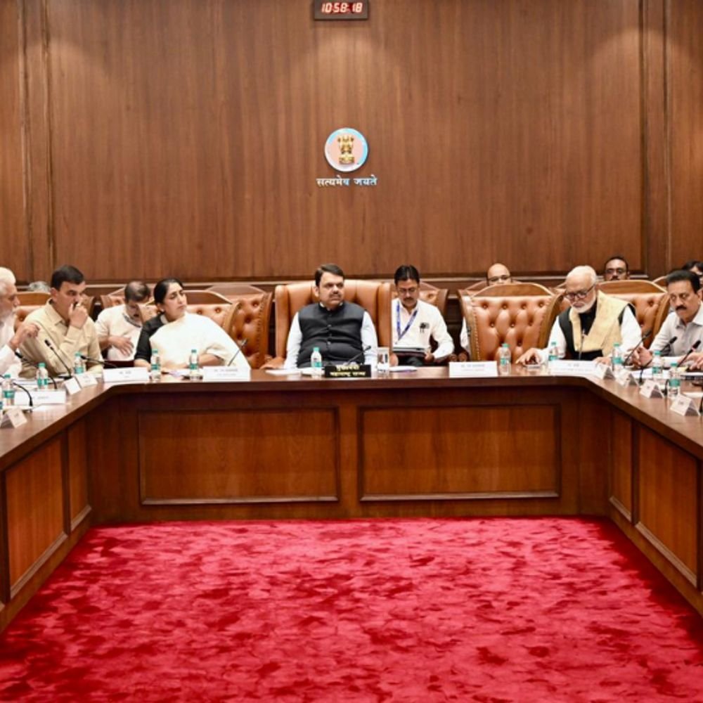 कांदा प्रश्नावर विधानभवनात बैठक:कांदा उत्पादकांच्या मदतीसाठी सचिव स्तरीय समितीने उपाययोजना करावी - मुख्यमंत्री फडणवीस