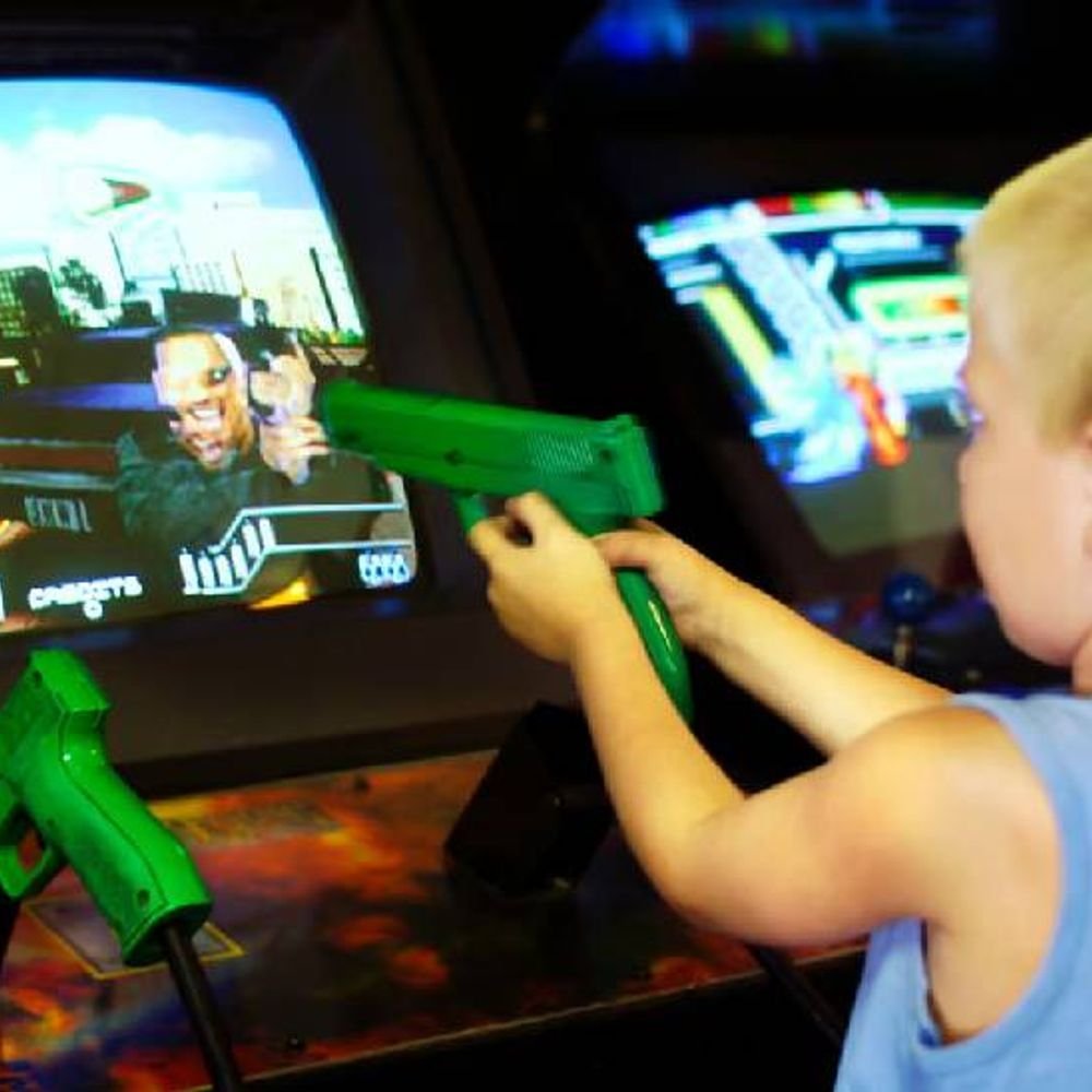 व्हिडिओ गेम्समुळे मुलांना दहशतवादी बनवले जात आहे:अमेरिकेत 42% प्रकरणांमध्ये अल्पवयीन मुलांचा समावेश