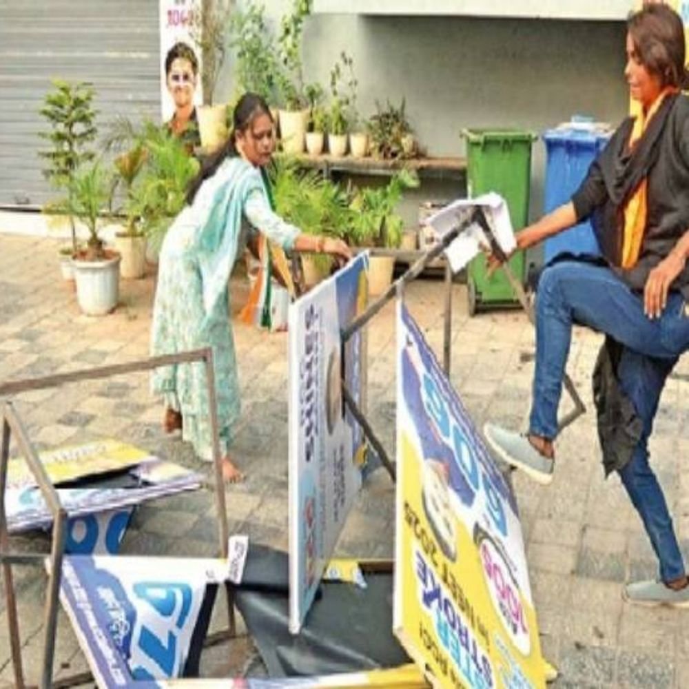 मोटेगावकरच्या मुलाची चौकशी, पत्नीला नोटीस:CBI कडून लातुरात मोटेगावकरच्या रग्गड कमाईची चौकशी, नागपूर, चंद्रपुरातील 3 विद्यार्थ्यांच्या घराची झडती